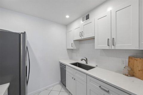 Condominio en venta en Bradenton Beach, Florida, 2 dormitorios, 80.27 m2 № 2198639 - foto 11