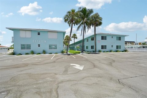 Condominio en Bradenton Beach, Florida, 2 dormitorios № 2198639