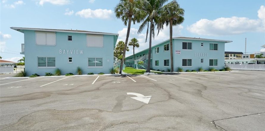 Condominio en Bradenton Beach, Florida, 2 dormitorios № 2198639