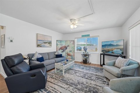 Condominio en venta en Bradenton Beach, Florida, 2 dormitorios, 80.27 m2 № 2198639 - foto 5