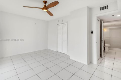 Condo in Miami, Florida, 1 bedroom  № 2179239 - photo 10