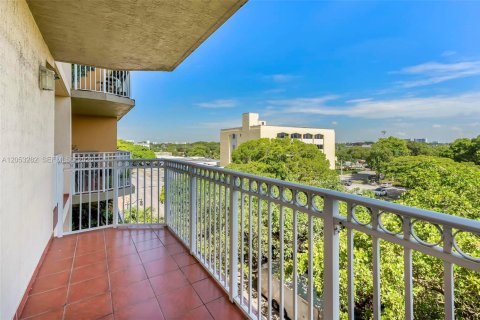 Condo in Miami, Florida, 1 bedroom  № 2179239 - photo 17