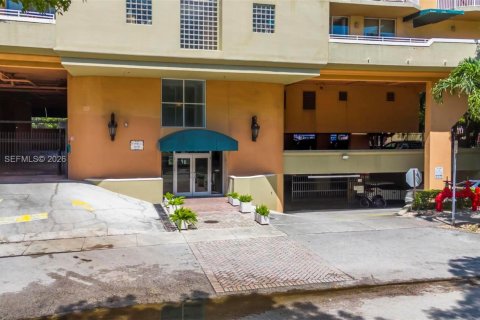 Condo in Miami, Florida, 1 bedroom  № 2179239 - photo 30
