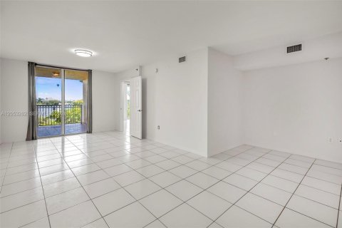 Condo in Miami, Florida, 1 bedroom  № 2179239 - photo 2