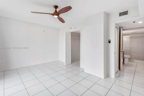 Condo in Miami, Florida, 1 bedroom  № 2179239 - photo 9
