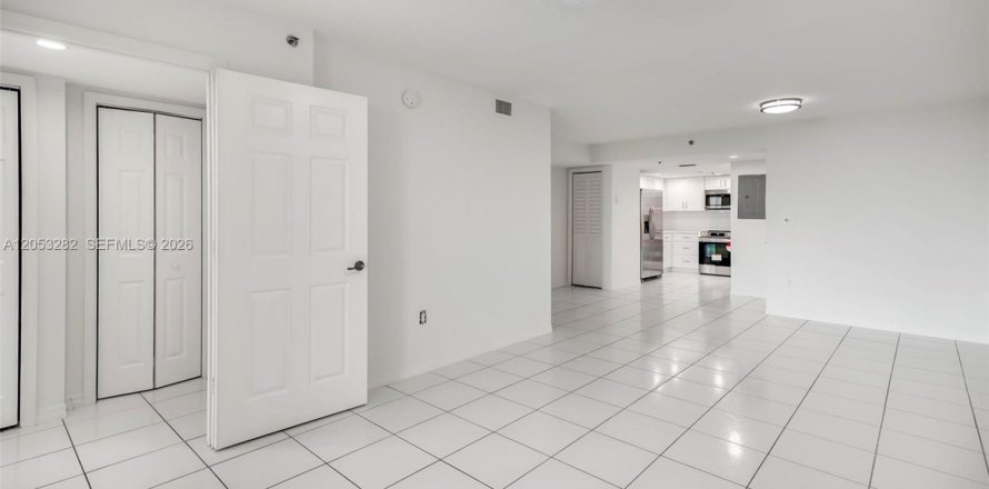Condo in Miami, Florida, 1 bedroom  № 2179239