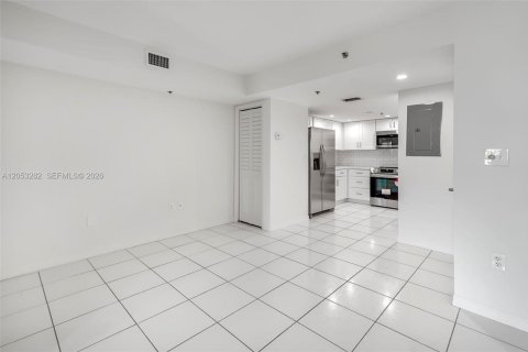 Condo in Miami, Florida, 1 bedroom  № 2179239 - photo 5
