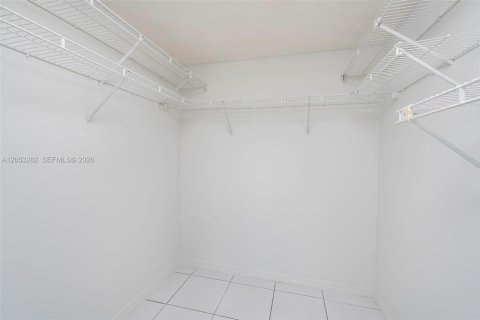 Condo in Miami, Florida, 1 bedroom  № 2179239 - photo 11