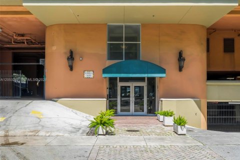 Condo in Miami, Florida, 1 bedroom  № 2179239 - photo 29