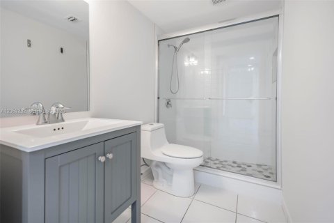 Condo in Miami, Florida, 1 bedroom  № 2179239 - photo 15