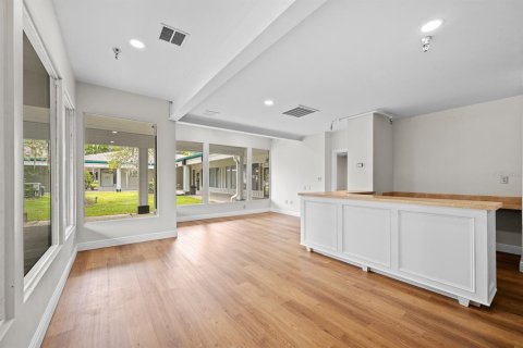 Commercial property in Gainesville, Florida 198.25 sq.m. № 1757786 - photo 2