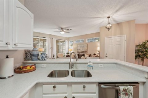 Condo in Sun City Center, Florida, 2 bedrooms  № 1510625 - photo 10