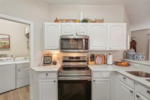 Condo in Sun City Center, Florida, 2 bedrooms  № 1510625 - photo 9