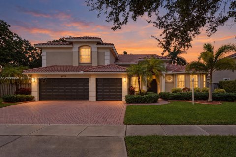 Casa en Pembroke Pines, Florida 5 dormitorios, 310.76 m2 № 2379955