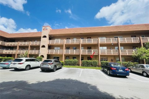 Condo in Sunrise, Florida, 2 bedrooms  № 1936975 - photo 19