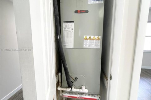 Condo in Sunrise, Florida, 2 bedrooms  № 1936975 - photo 17