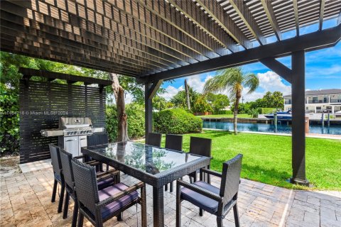 Casa en venta en Hallandale Beach, Florida, 7 dormitorios, 344.11 m2 № 1694372 - foto 8