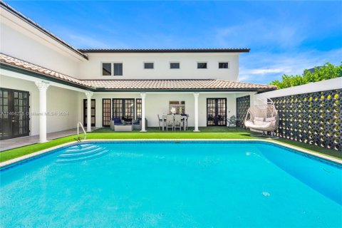 Casa en venta en Hallandale Beach, Florida, 7 dormitorios, 344.11 m2 № 1694372 - foto 2