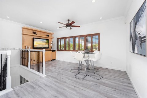 Casa en venta en Hallandale Beach, Florida, 7 dormitorios, 344.11 m2 № 1694372 - foto 30