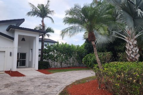 Casa en venta en Hallandale Beach, Florida, 7 dormitorios, 344.11 m2 № 1694372 - foto 13
