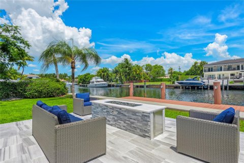 Casa en venta en Hallandale Beach, Florida, 7 dormitorios, 344.11 m2 № 1694372 - foto 10