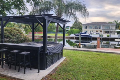 Casa en venta en Hallandale Beach, Florida, 7 dormitorios, 344.11 m2 № 1694372 - foto 9