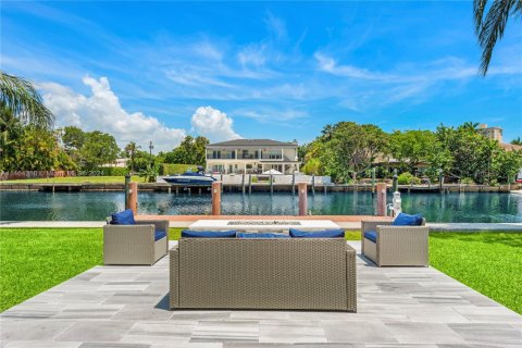 Casa en venta en Hallandale Beach, Florida, 7 dormitorios, 344.11 m2 № 1694372 - foto 11