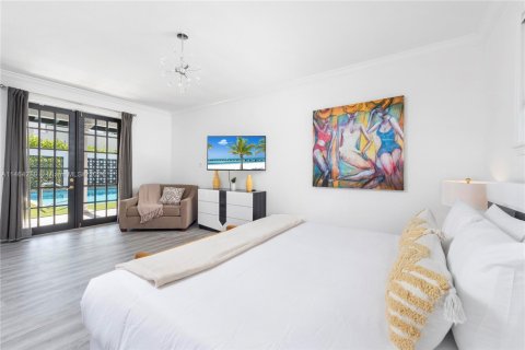 Casa en venta en Hallandale Beach, Florida, 7 dormitorios, 344.11 m2 № 1694372 - foto 20