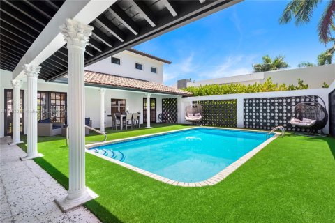 Casa en venta en Hallandale Beach, Florida, 7 dormitorios, 344.11 m2 № 1694372 - foto 5