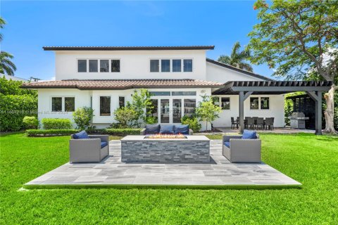 Casa en venta en Hallandale Beach, Florida, 7 dormitorios, 344.11 m2 № 1694372 - foto 1