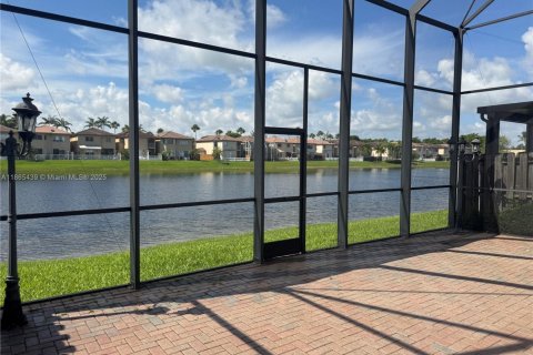 Villa ou maison à louer à Doral, Floride: 3 chambres, 195.47 m2 № 2013684 - photo 13