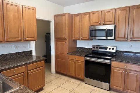 Villa ou maison à louer à Doral, Floride: 3 chambres, 195.47 m2 № 2013684 - photo 24