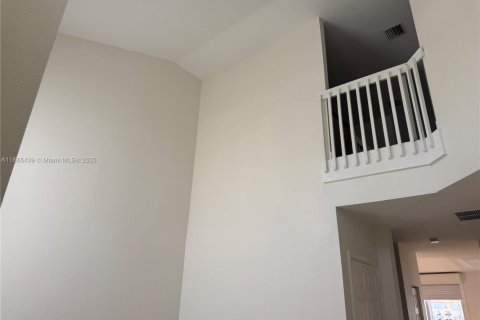 Villa ou maison à louer à Doral, Floride: 3 chambres, 195.47 m2 № 2013684 - photo 6