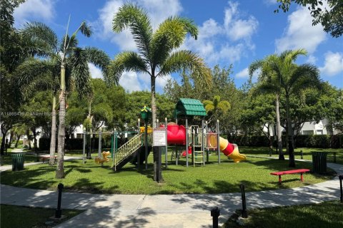 Villa ou maison à louer à Doral, Floride: 3 chambres, 195.47 m2 № 2013684 - photo 3