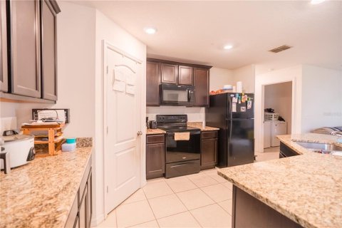 House in Poinciana, Florida 3 bedrooms, 135.92 sq.m. № 1883668 - photo 10