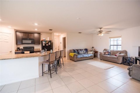 House in Poinciana, Florida 3 bedrooms, 135.92 sq.m. № 1883668 - photo 6