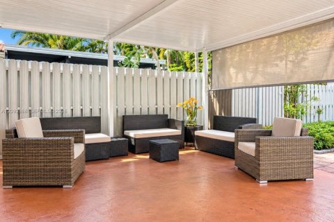 Villa ou maison à vendre à Hialeah, Floride: 3 chambres, 118.36 m2 № 2390130 - photo 3