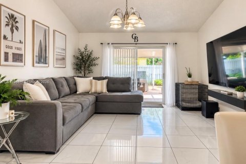 Villa ou maison à vendre à Hialeah, Floride: 3 chambres, 118.36 m2 № 2390130 - photo 6