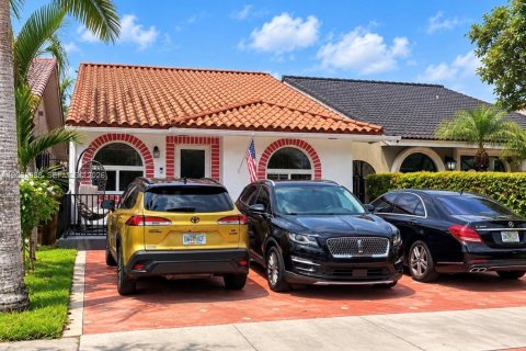 Villa ou maison à vendre à Hialeah, Floride: 3 chambres, 118.36 m2 № 2390130 - photo 2