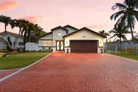 Villa ou maison à Miami, Floride 3 chambres, 142.14 m2 № 2040366