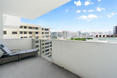 Condo in Miami Beach, Florida  № 2012604 - photo 14