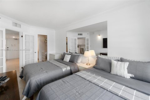 Condo in Miami Beach, Florida  № 2012604 - photo 8