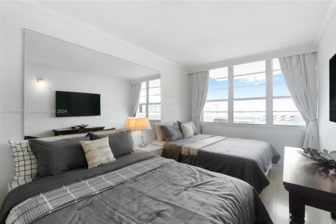 Condo in Miami Beach, Florida  № 2012604 - photo 5