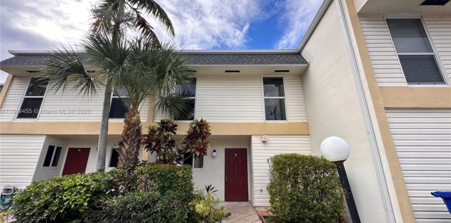 Таунхаус в Холливуд, Флорида 3 спальни, 157.93м2 № 1988202