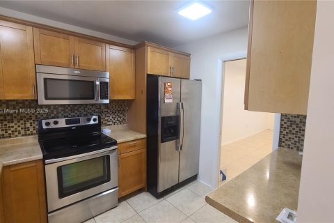 Купить таунхаус в Холливуд, Флорида 3 спальни, 157.93м2, № 1988202 - фото 5