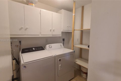 Купить таунхаус в Холливуд, Флорида 3 спальни, 157.93м2, № 1988202 - фото 12