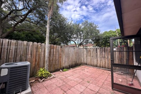 Купить таунхаус в Холливуд, Флорида 3 спальни, 157.93м2, № 1988202 - фото 14