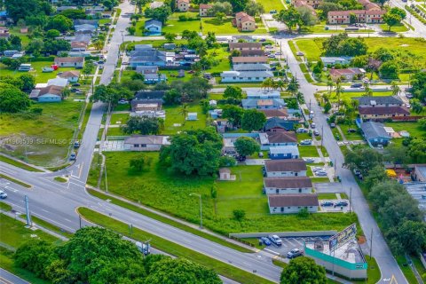 Commercial property in Miami, Florida № 2030274 - photo 18