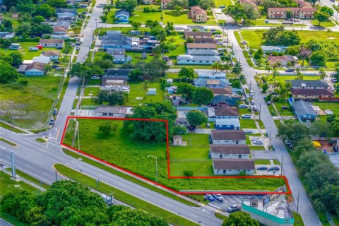 Commercial property in Miami, Florida № 2030274 - photo 17