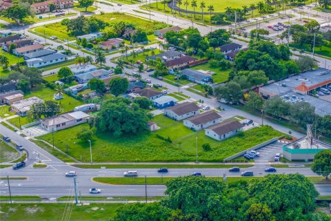 Commercial property in Miami, Florida № 2030274 - photo 22